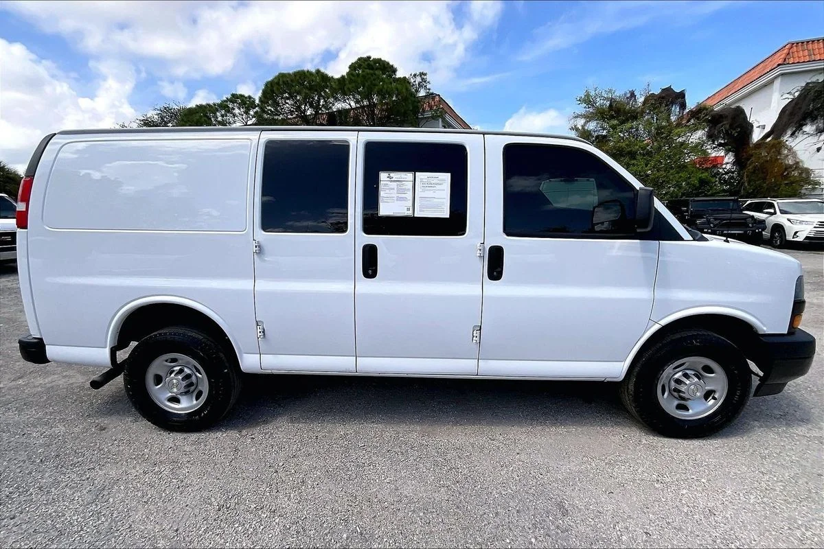 Used 2023  Chevrolet RWD 2500 Regular Wheelbase WT image 17