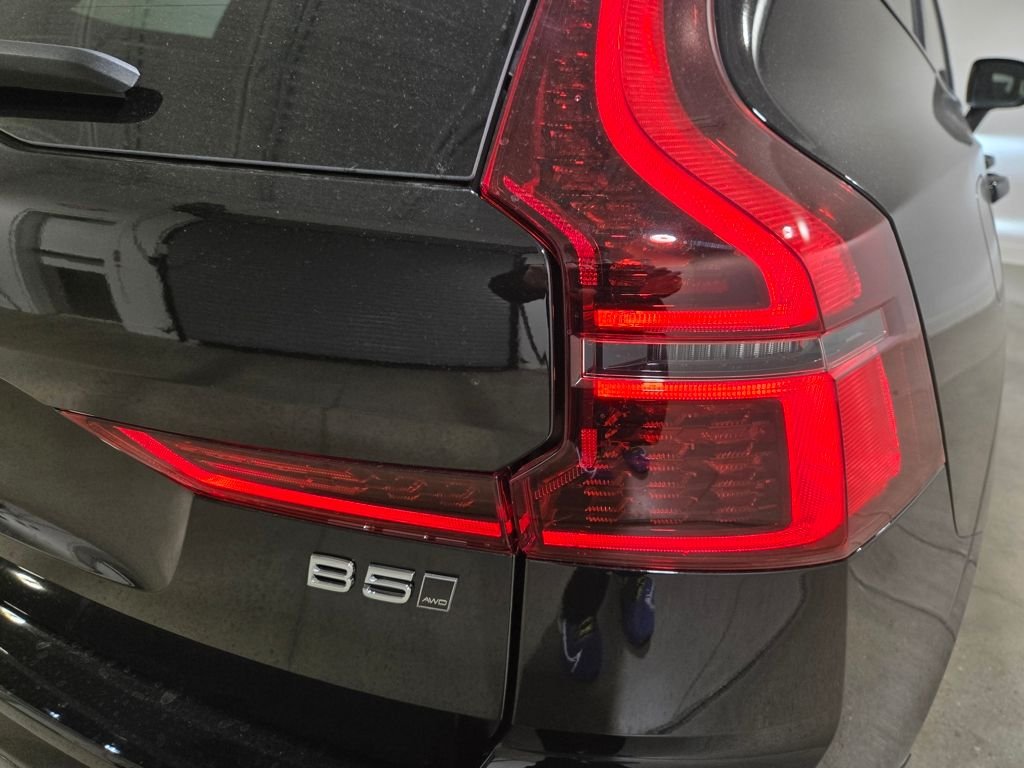 2026 Volvo XC60 Plus - Photo 9