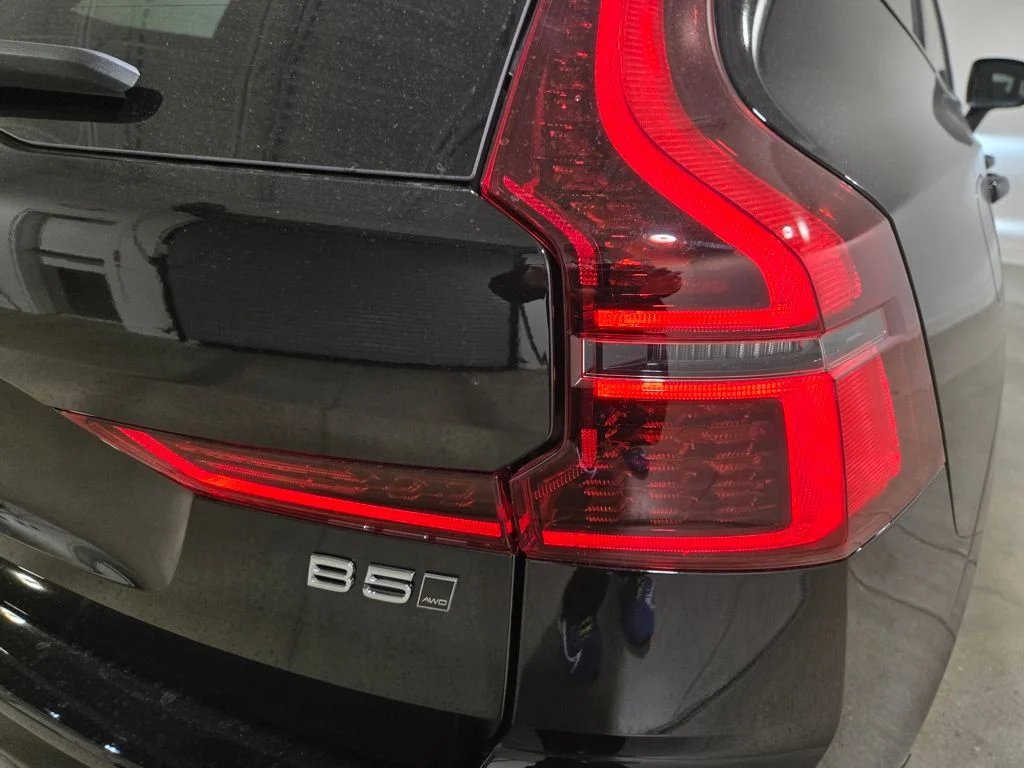 2026 Volvo XC60 Plus - Photo 9