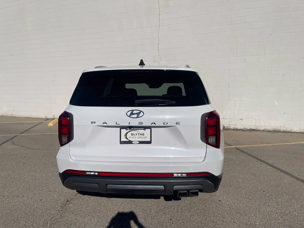 Used 2025 Hyper White Hyundai SEL image 5
