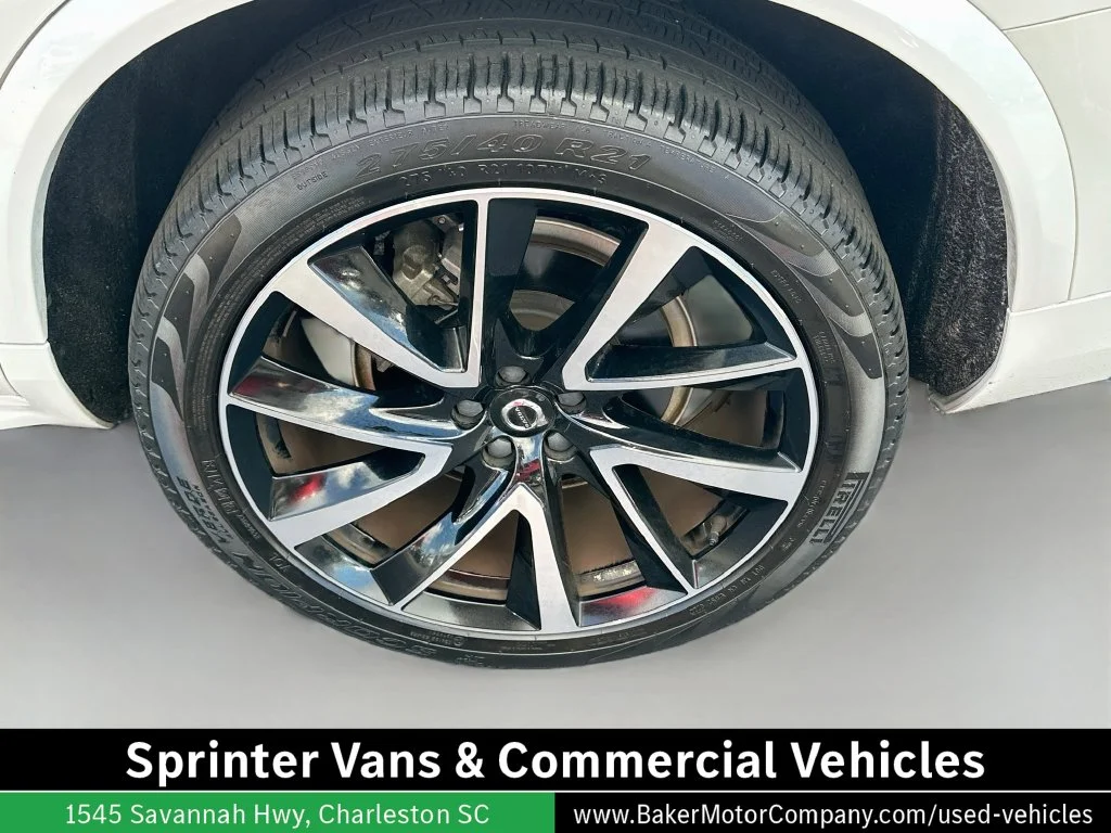 Used 2022 Crystal White Volvo T6 Momentum image 30