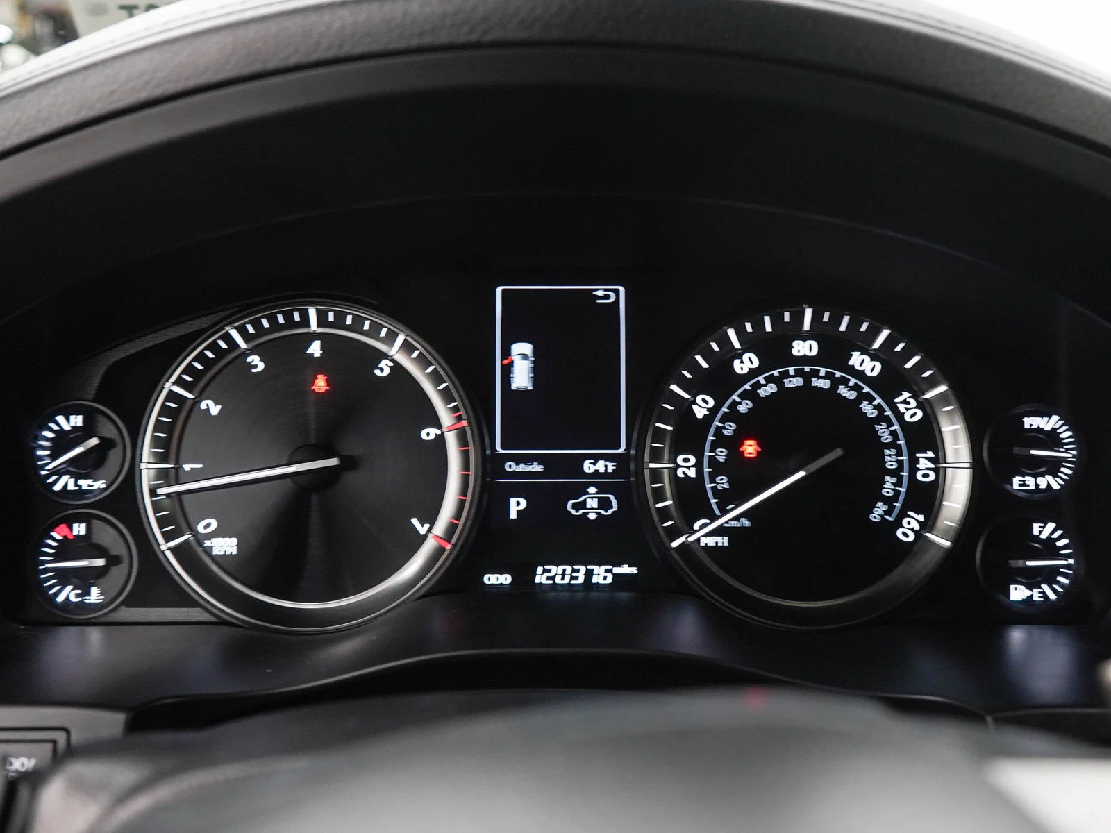 Used 2018 Silver Lexus 570 image 33