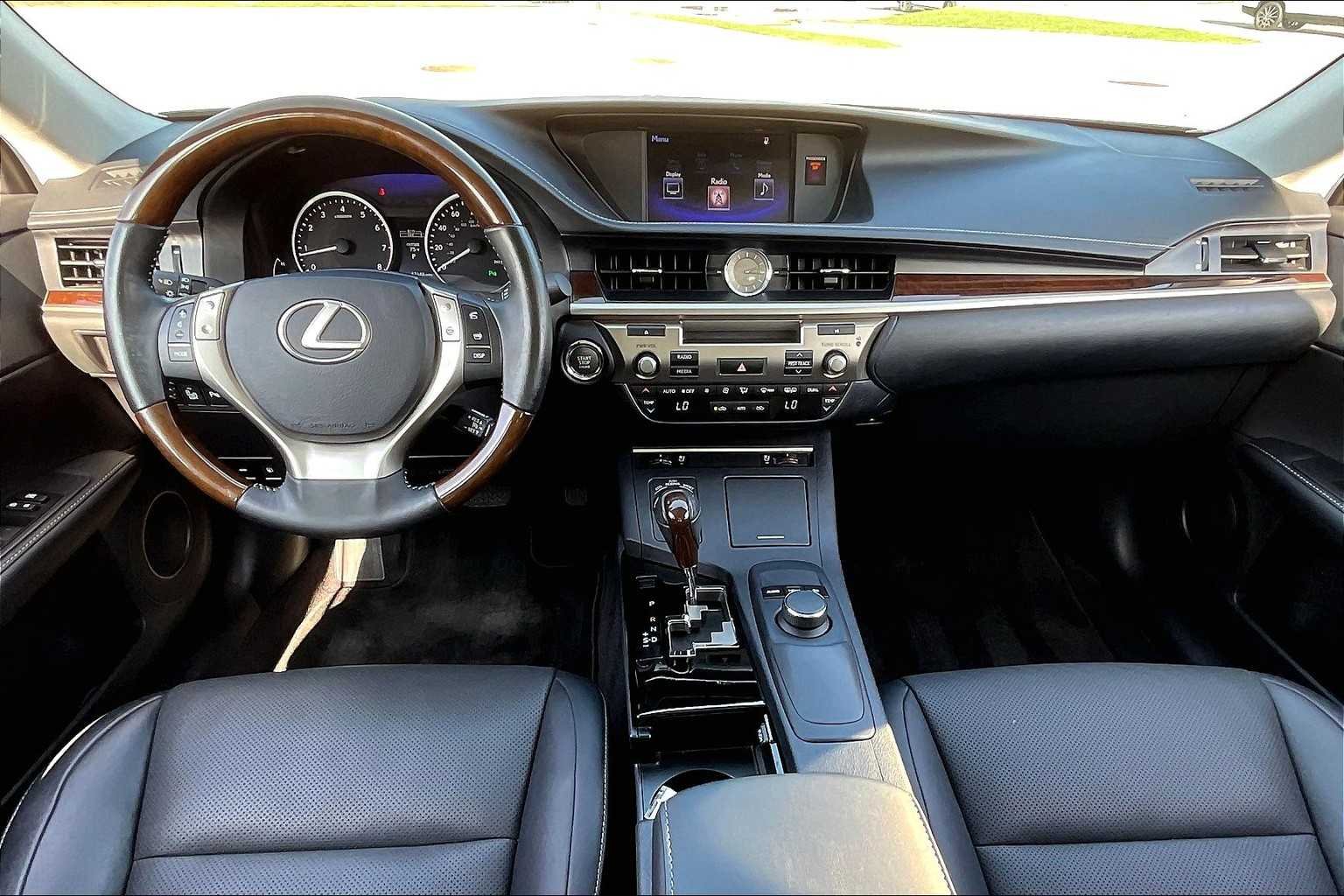 Used 2015 Atomic Silver Lexus  image 14