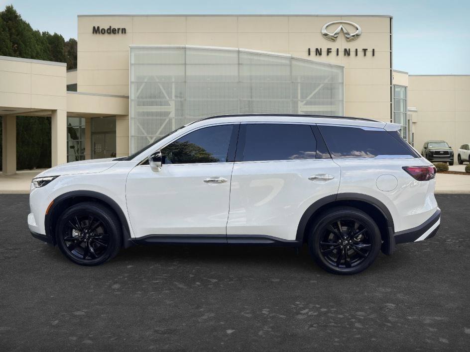 Used 2025 Majestic White INFINITI LUXE image 7