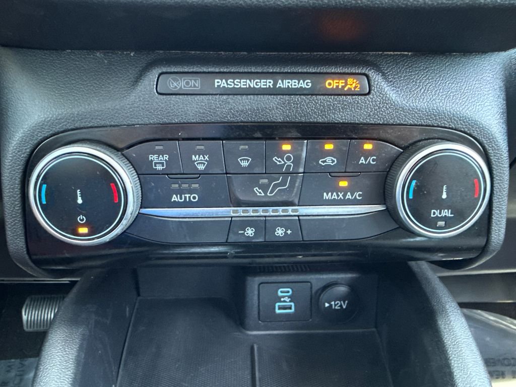 Used 2022 White Ford SE image 27
