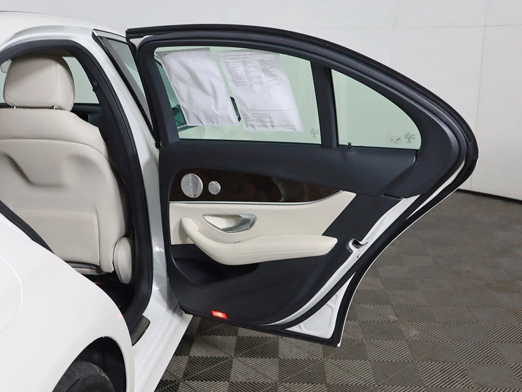 2022 Mercedes-Benz E-Class E350 - Photo 25