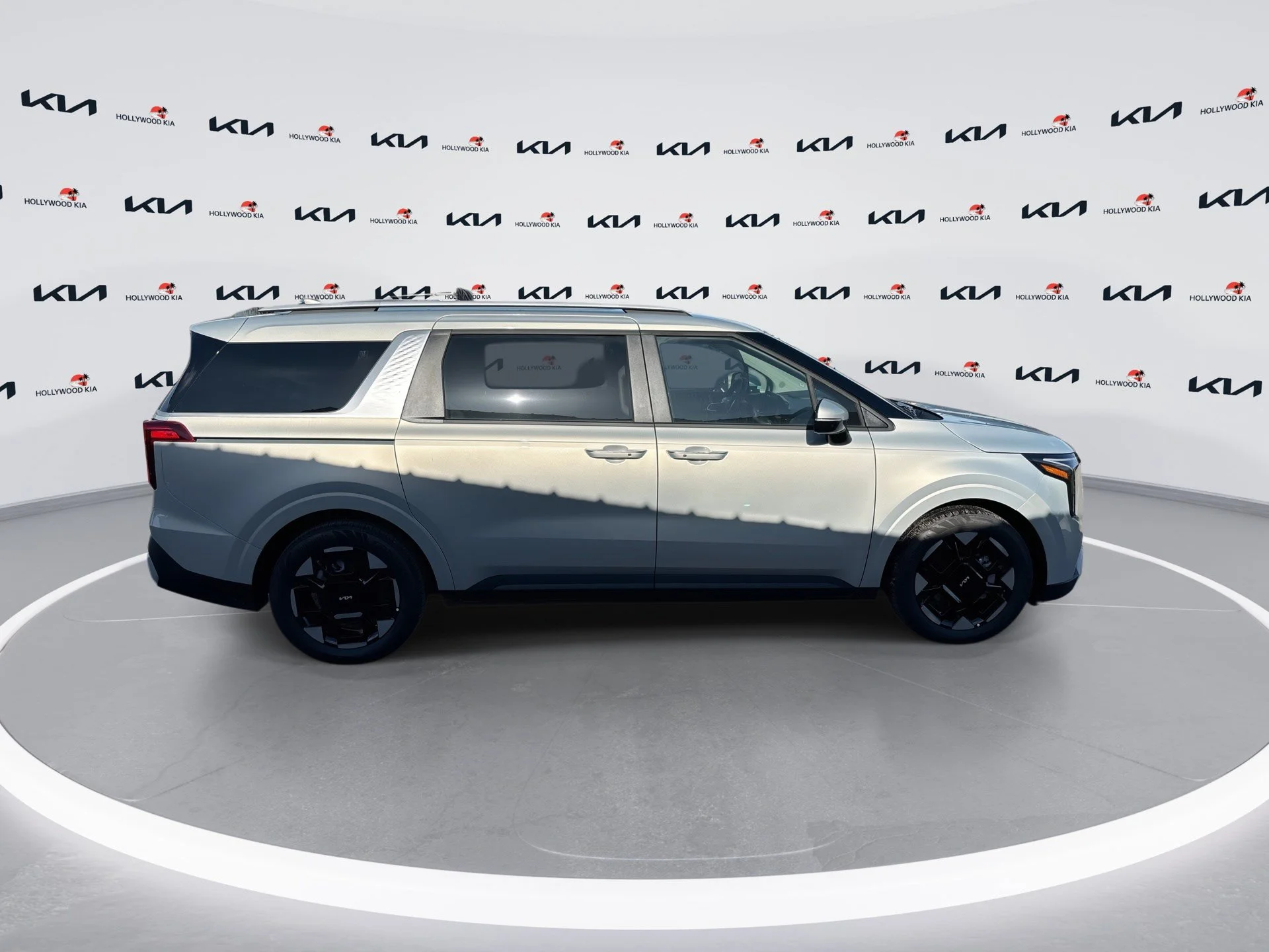 New 2027 Ivory Silver Kia EX image 9