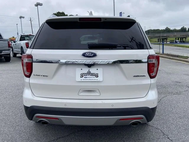 Used 2016 White Ford Limited image 4
