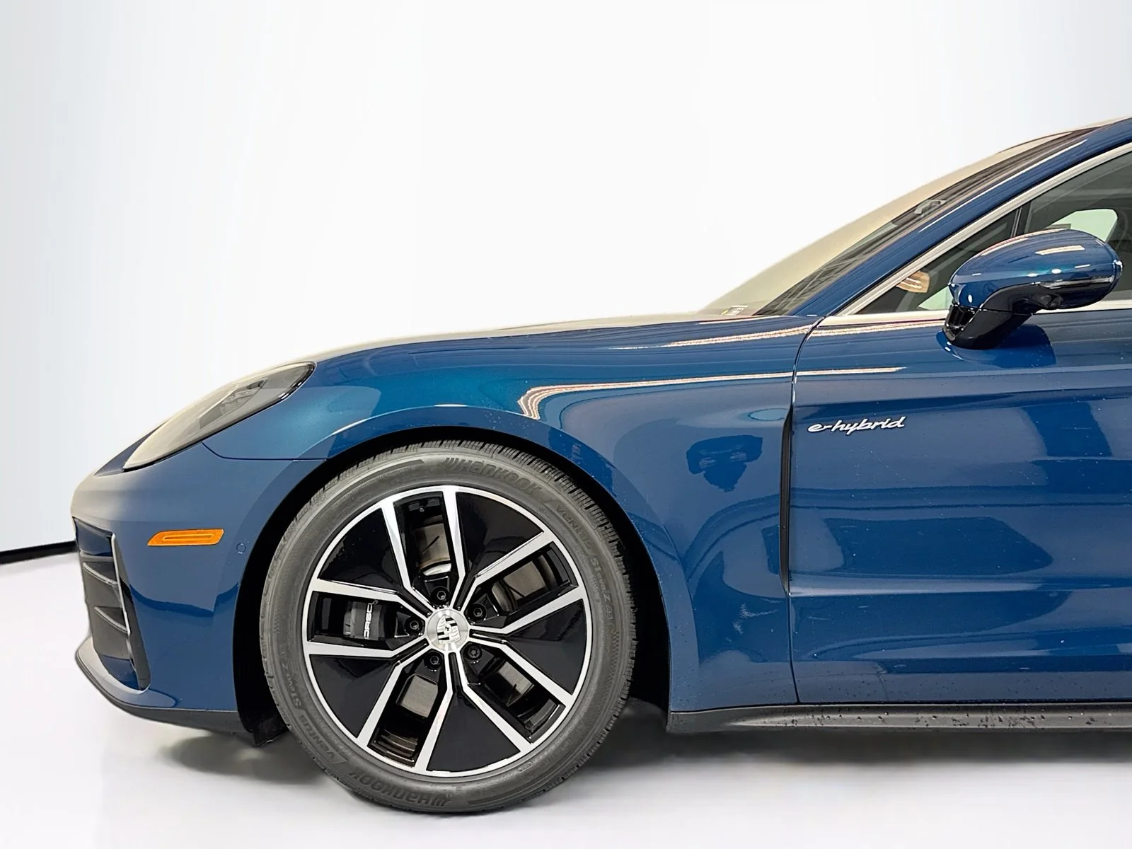 New 2026 Montego Blue Metallic Porsche 4 E-Hybrid image 28