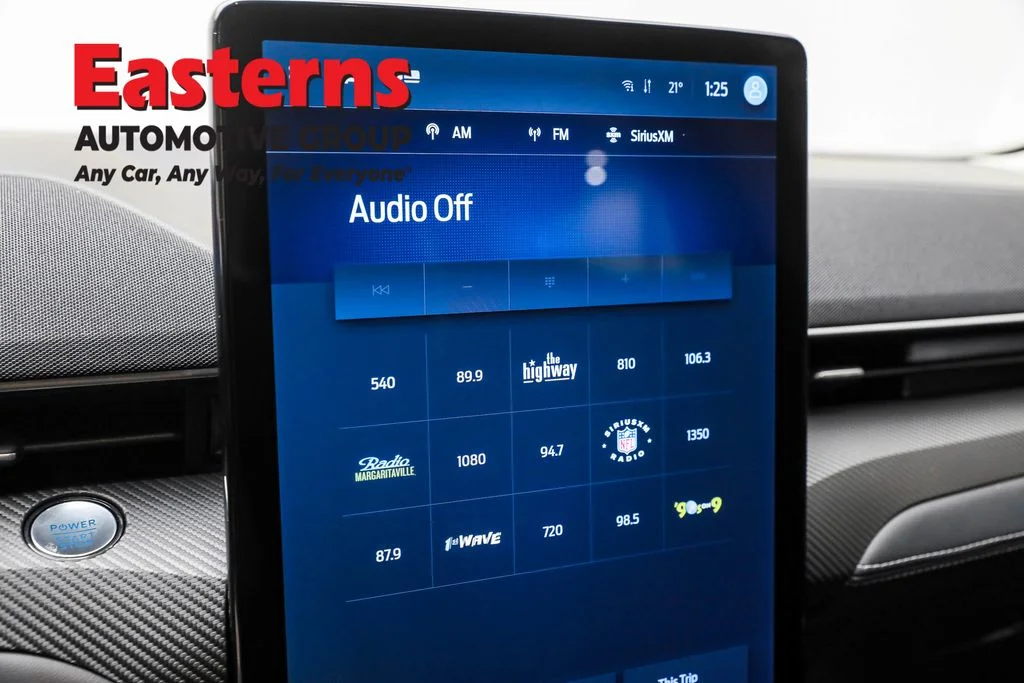 Used 2024 Red Ford Select image 19