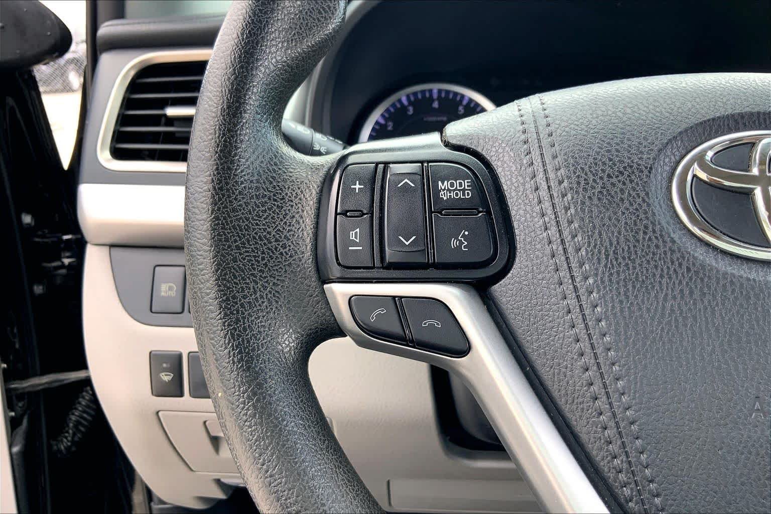 Used 2019 Midnight Black Metallic Toyota LE image 23