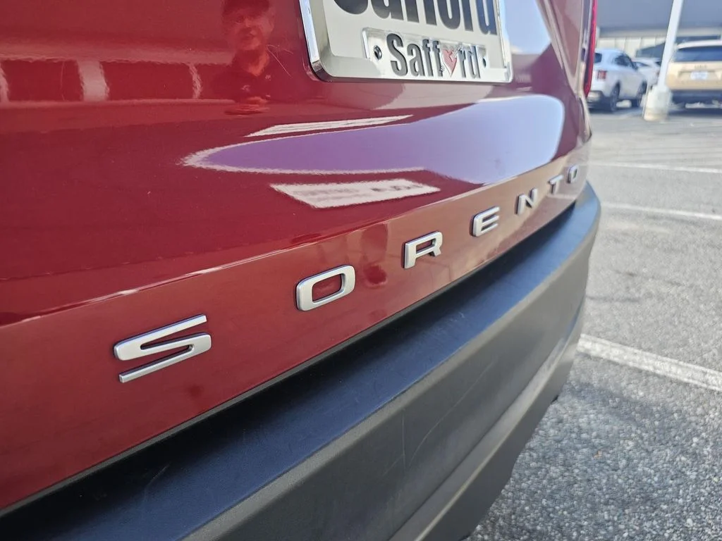 Used 2022 Red Kia S image 15