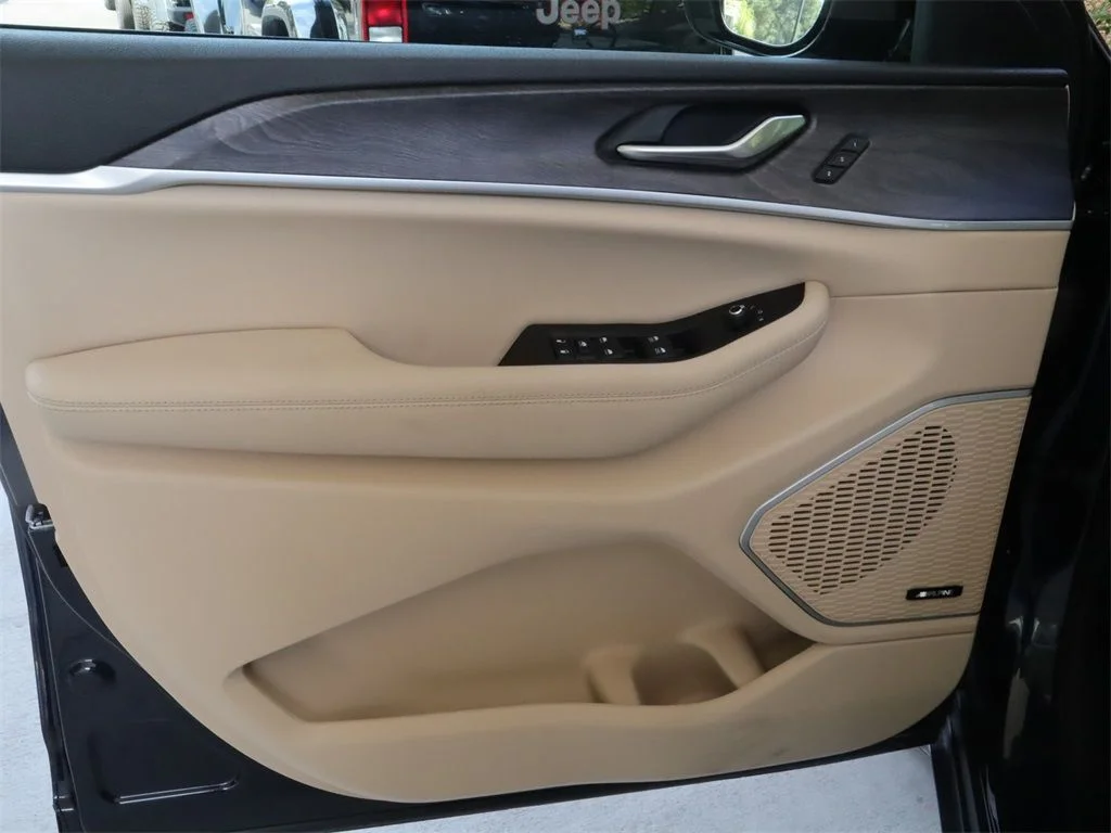 New 2023 Midnight Sky Exterior Paint Jeep Limited image 21