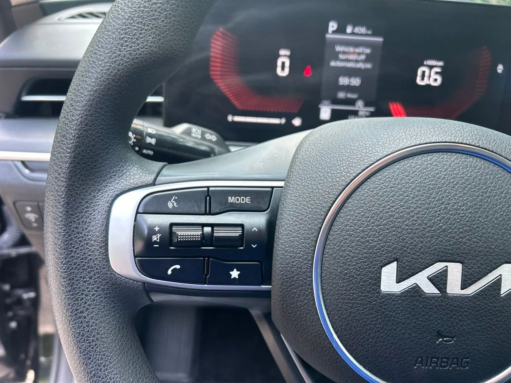Used 2026 Black Kia LXS image 23