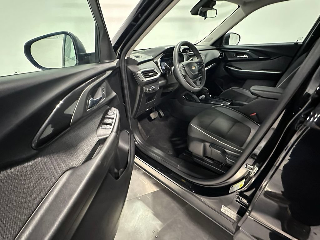 Used 2021 MOSAIC BLACK METALLIC Chevrolet LS image 18
