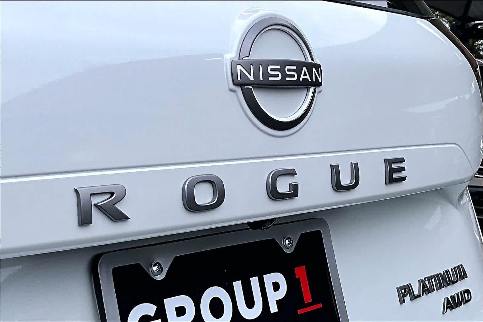 New 2026 2T WHT BLK XKJP Nissan Platinum image 15