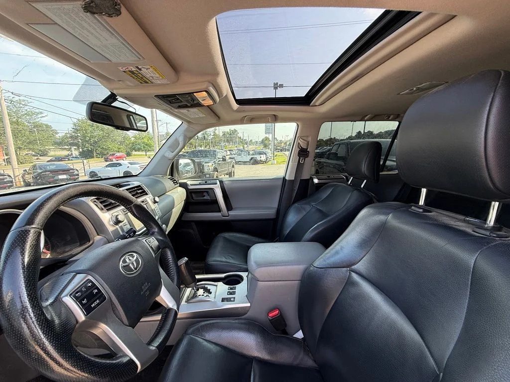 Used 2013 Silver Toyota SR5 image 12