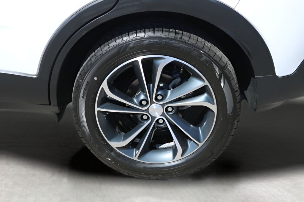Used 2022 White Buick Select image 9