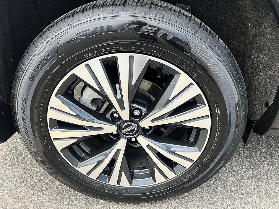 Certified Used 2023 Gun Metallic Nissan SV image 11