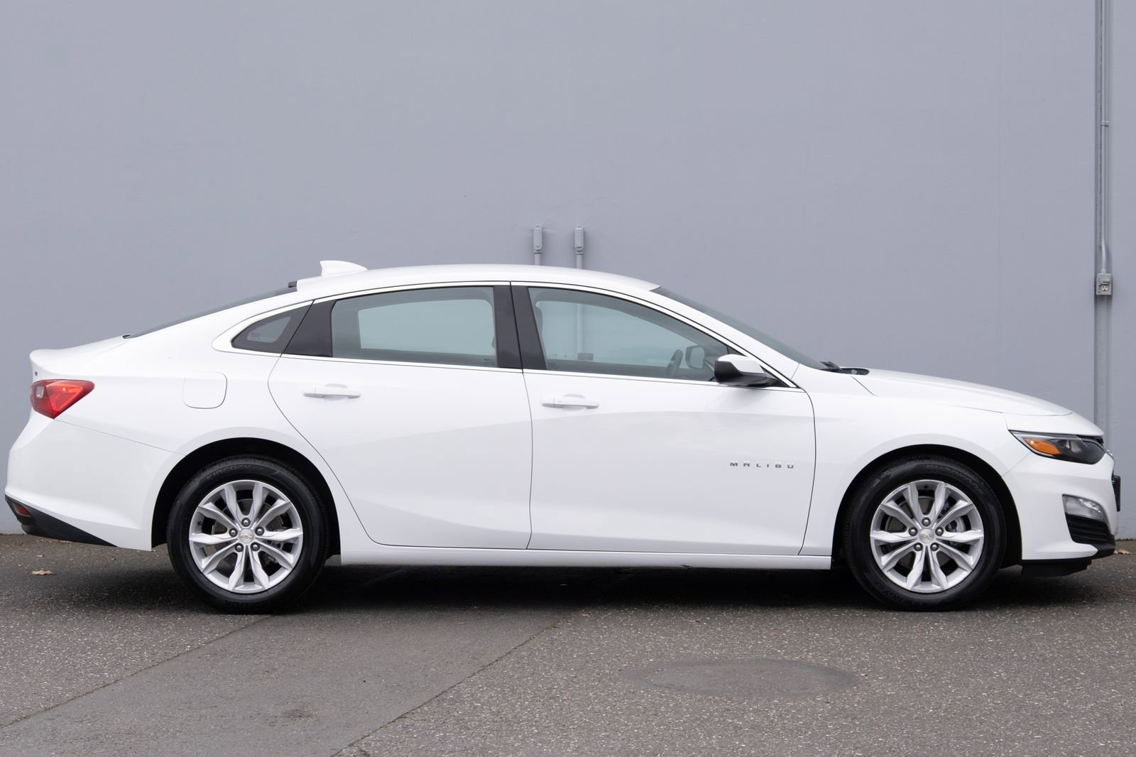 Used 2024 Summit White Chevrolet 1LT image 26
