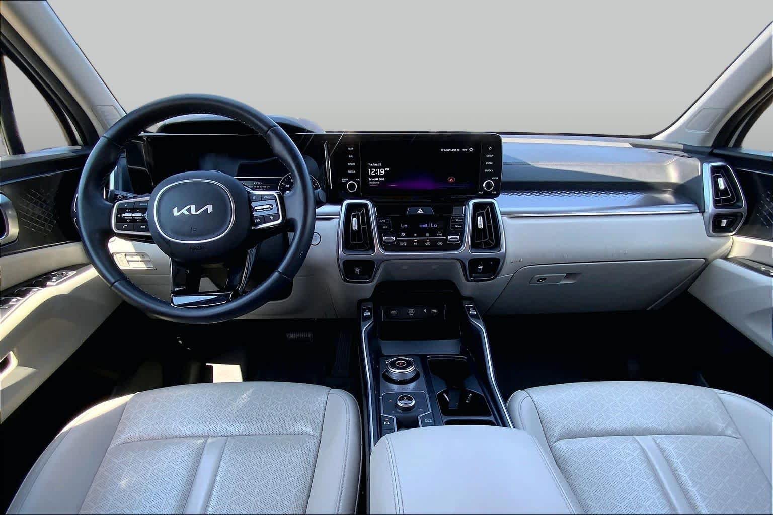 Used 2024 Snow White Pearl Kia EX image 16