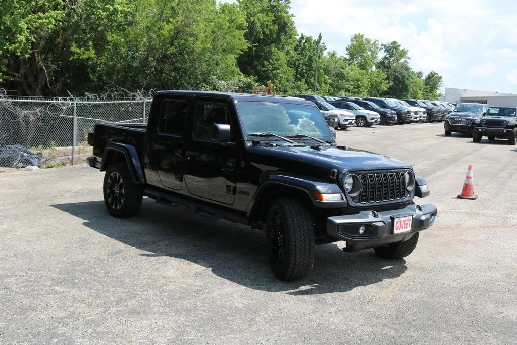 Used 2024  Jeep Sport image 7