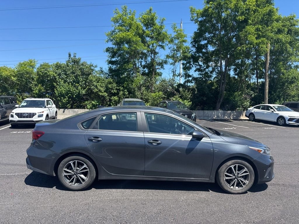 2022 Kia Forte LXS AT's photo
