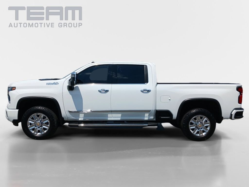 Used 2024 White Chevrolet High Country image 4