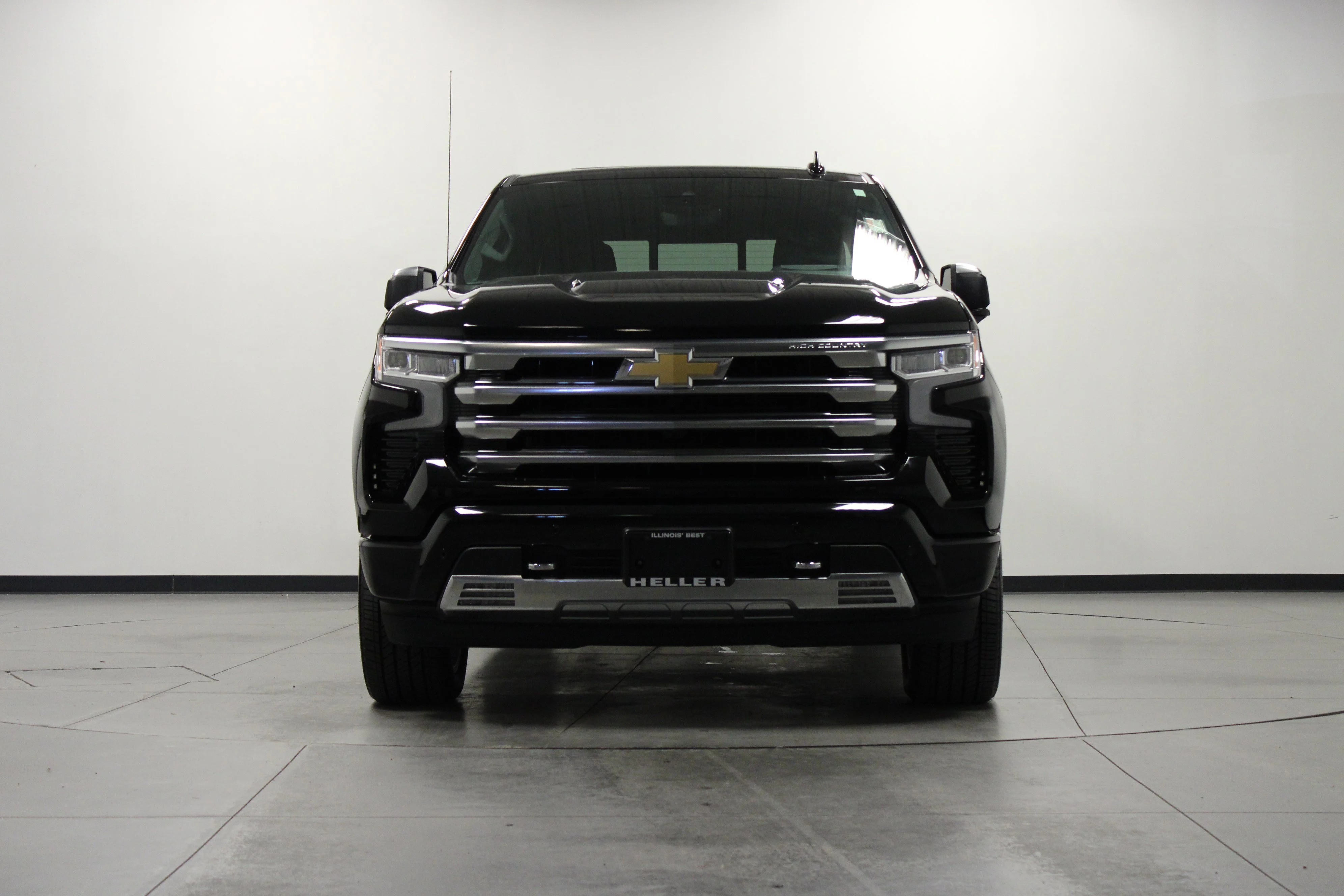Used 2026 Black Chevrolet High Country image 9