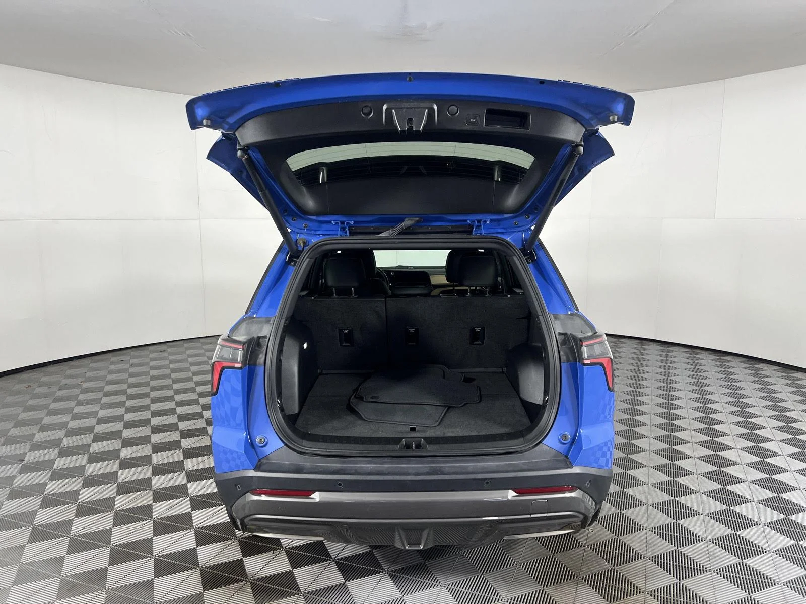 Used 2025 Reef Blue Metallic Chevrolet ACTIV image 5