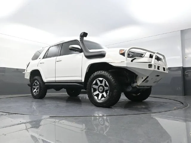 Used 2016 White Toyota SR5 Premium image 32