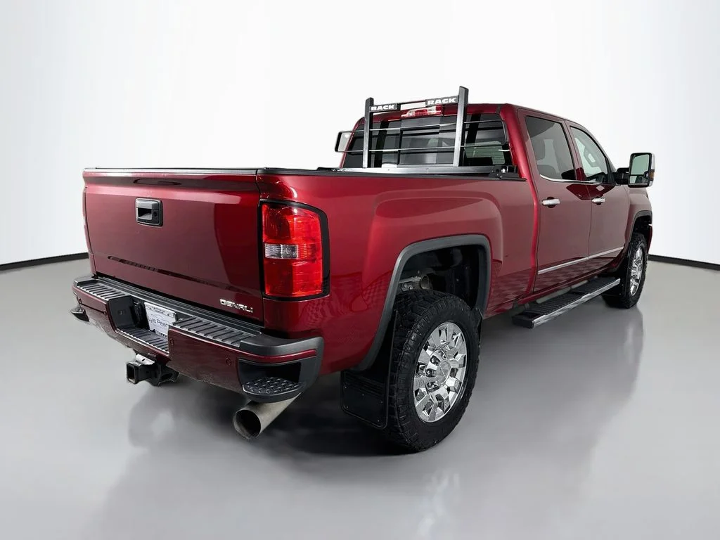 Used 2019 Red Quartz Tintcoat GMC Denali image 9