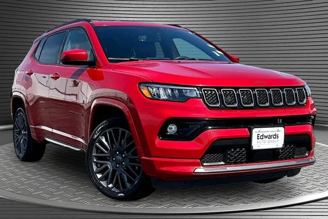 Used 2023 Red Jeep Limited image 3