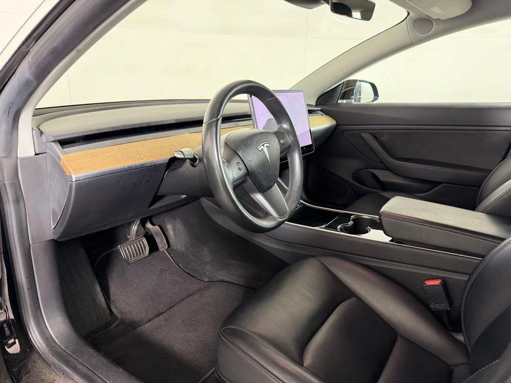 Used 2019 Solid Black Tesla Mid Range image 5