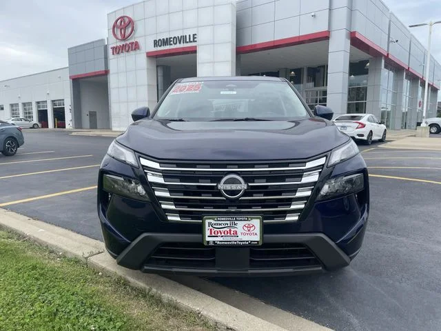2025 Nissan Rogue SV - Photo 11