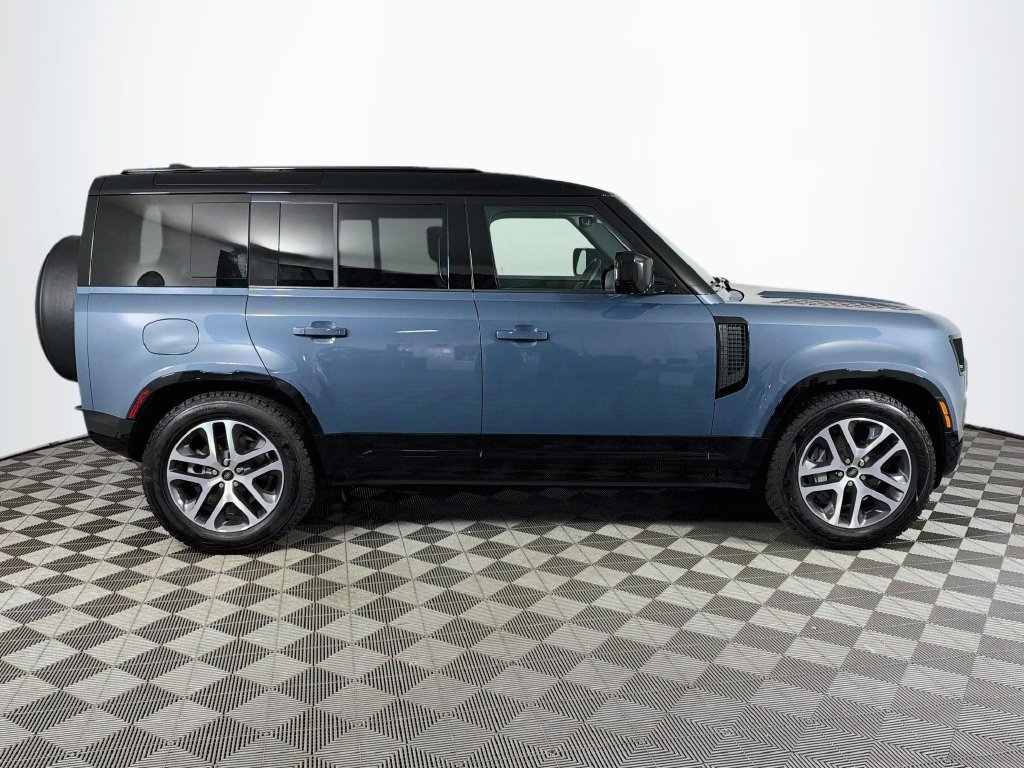 Certified Used 2025 Tasman Blue Metallic Land Rover X-Dynamic SE image 4