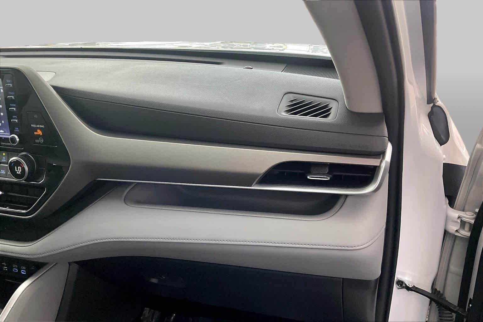2022 Toyota Highlander L - Photo 19