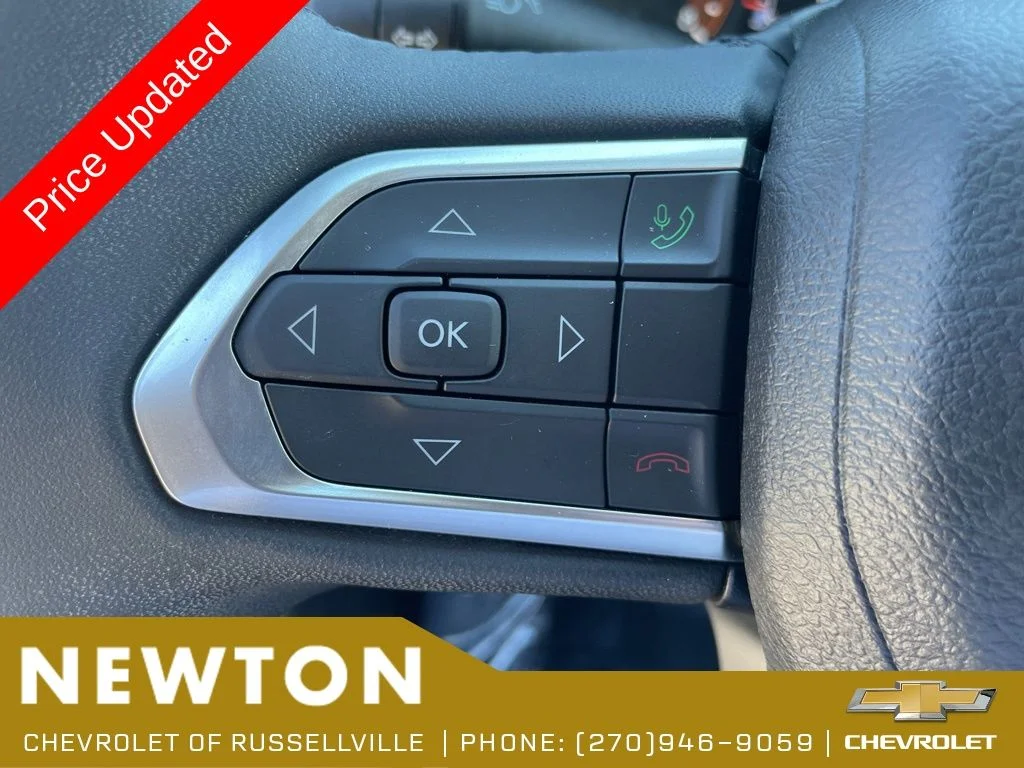 Used 2022 Diamond Black Jeep Latitude image 12