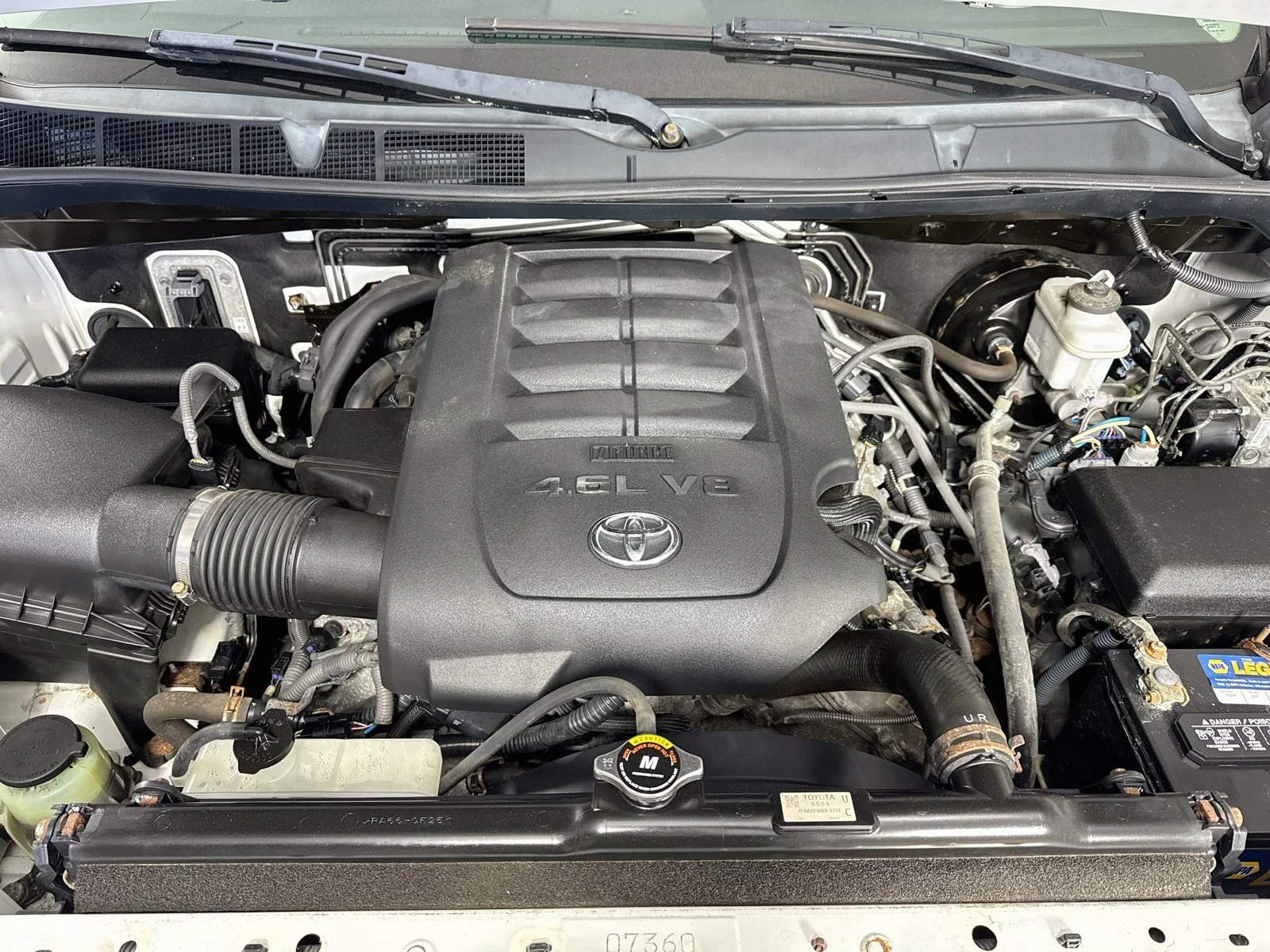 Used 2016 White Toyota SR5 image 24