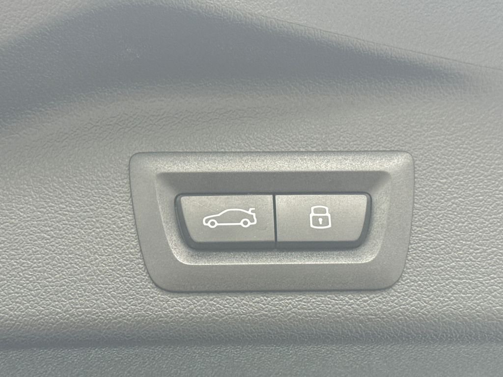 Used 2026 Black BMW xDrive40i image 11