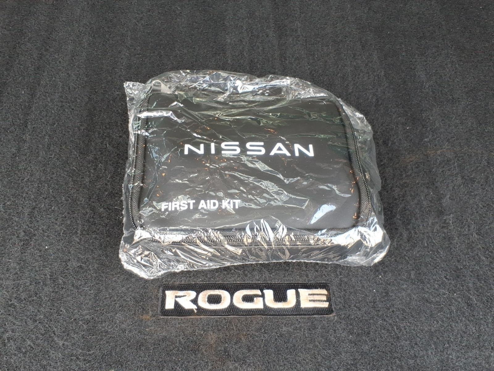 Used 2024 Glacier White Nissan S image 25