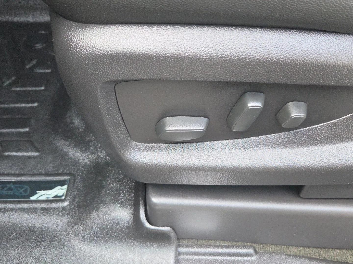 Used 2018 BLACK Chevrolet LT image 10