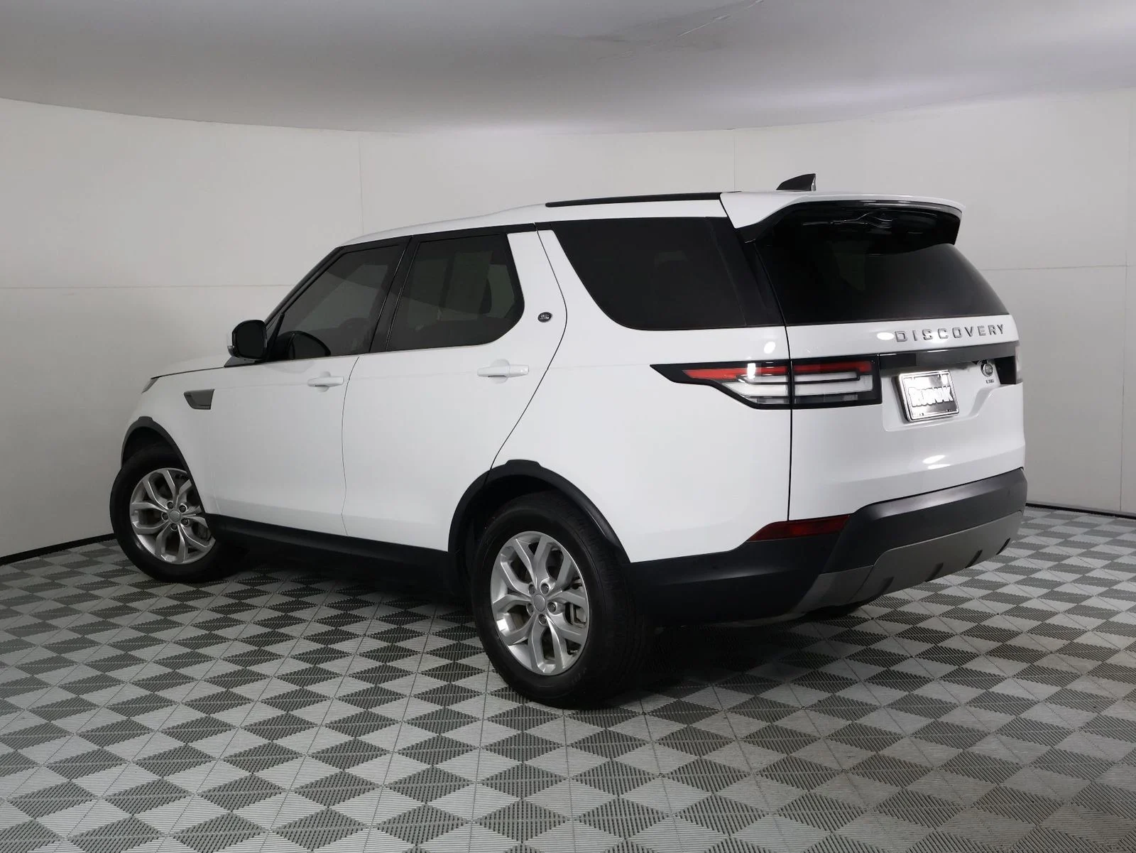 Used 2020 Fuji White Land Rover SE image 2