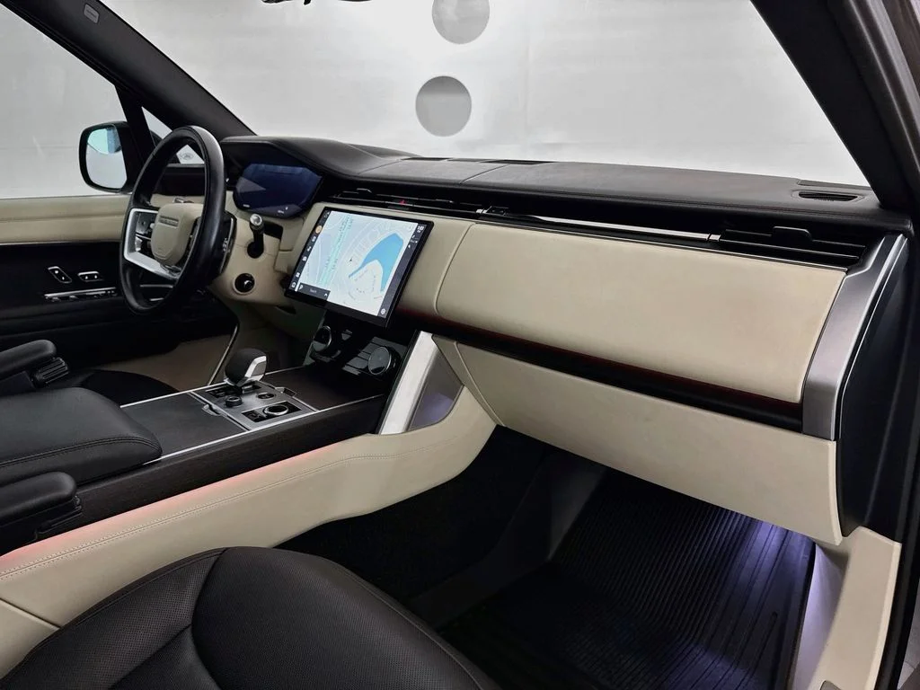 Used 2022 Gray Land Rover SE image 30