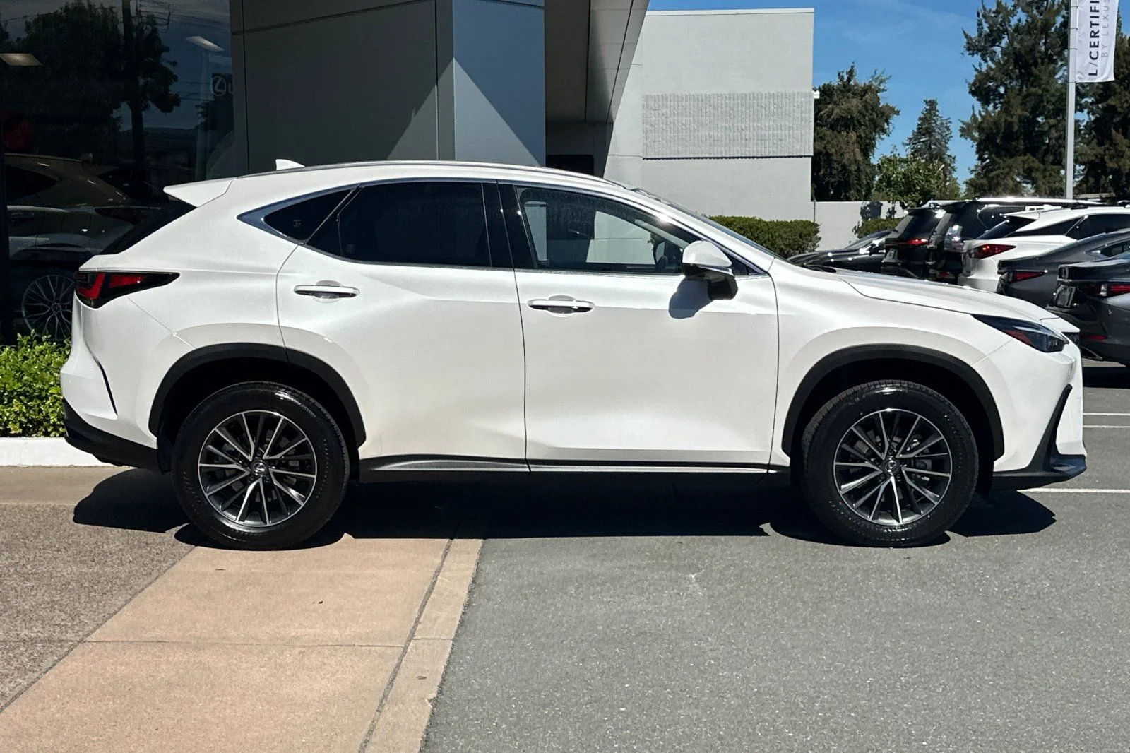 Used 2025 White Pearl Lexus 350h Premium image 3