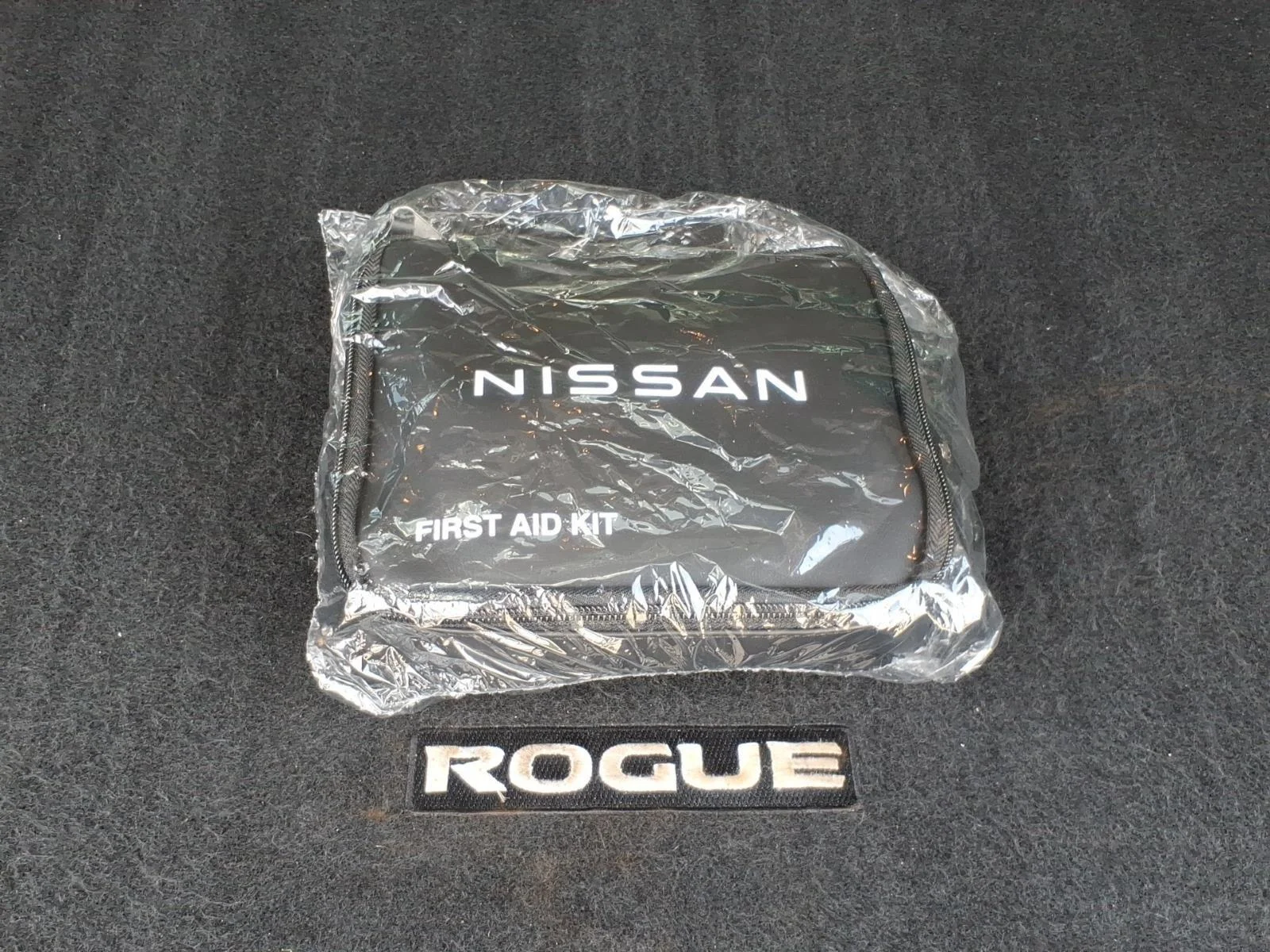 Used 2024 Glacier White Nissan S image 25