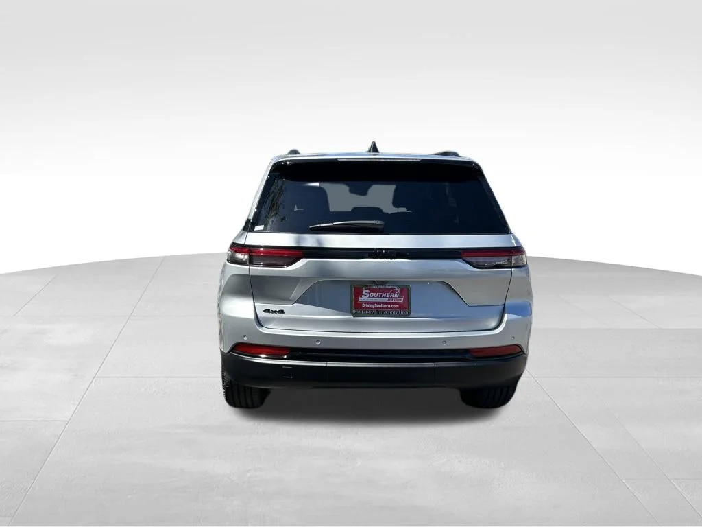 Used 2025 Silver Jeep Altitude X image 5