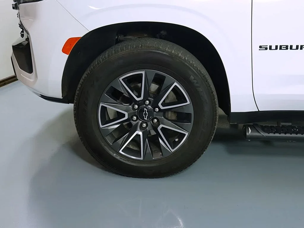 Used 2022 White Chevrolet Z71 image 9