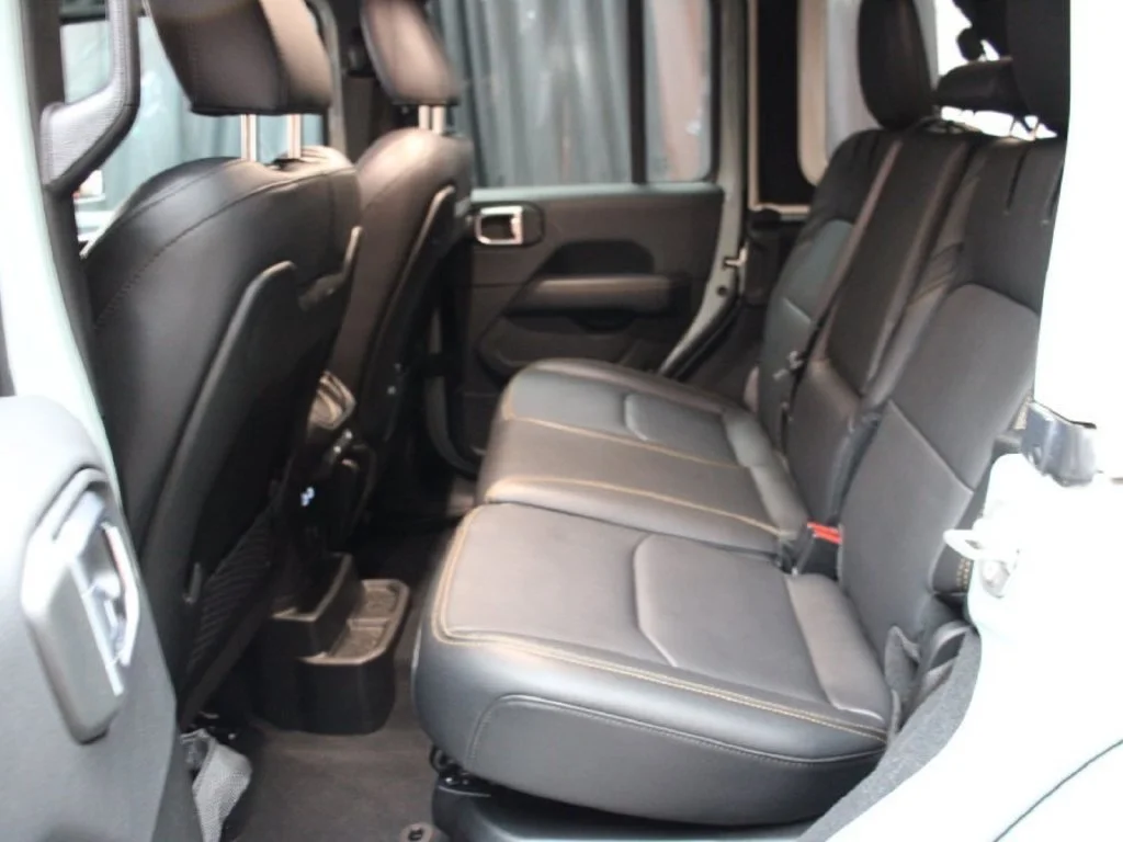Used 2024 Earl Clearcoat Jeep Sahara 4xe image 10