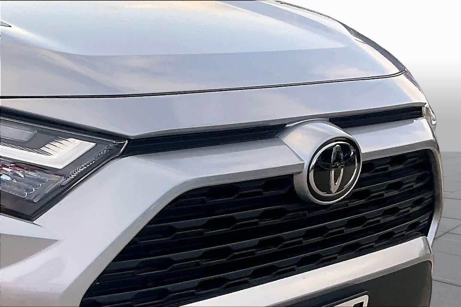 Used 2025 Silver Sky Metallic Toyota Hybrid LE image 28